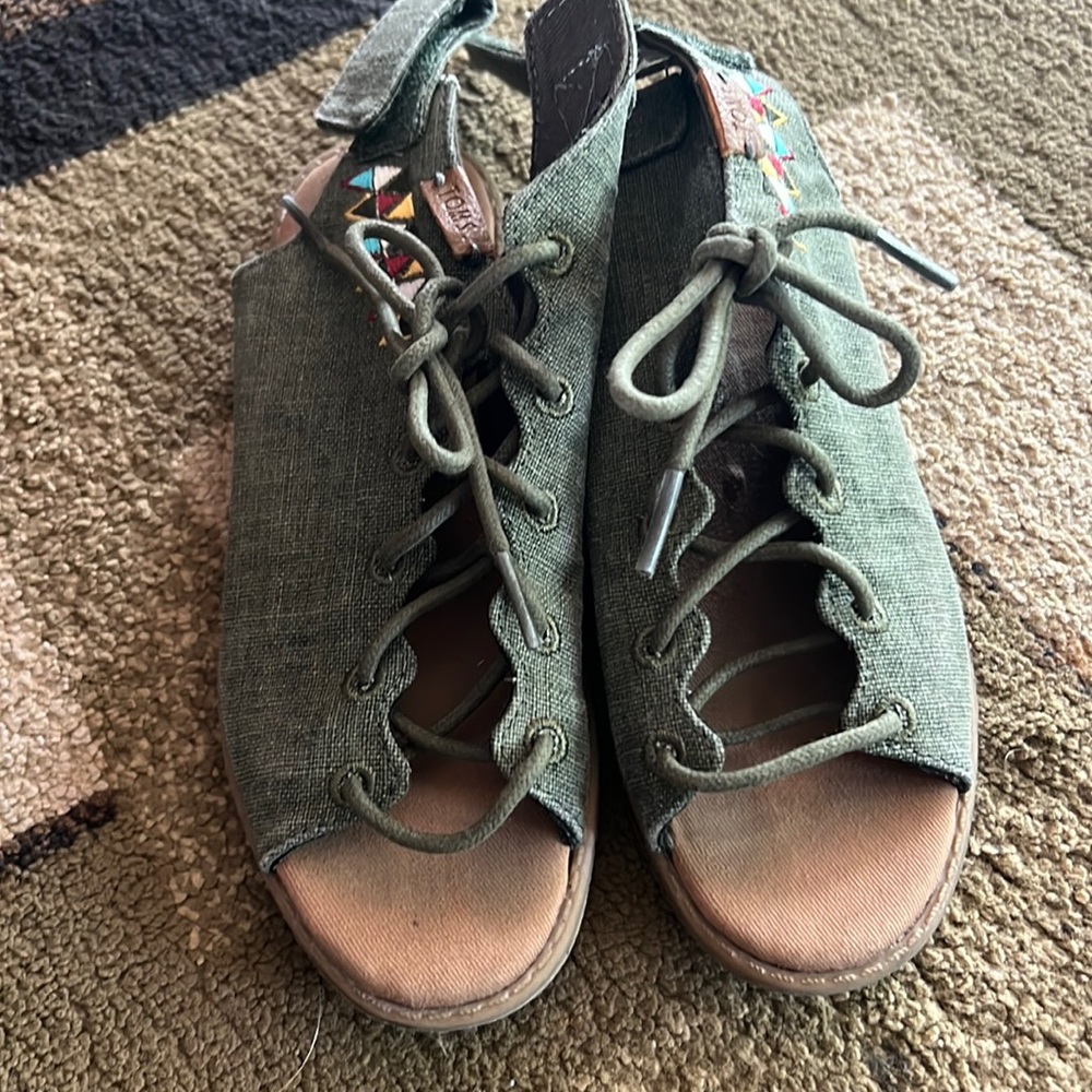 Girls Toms sandals